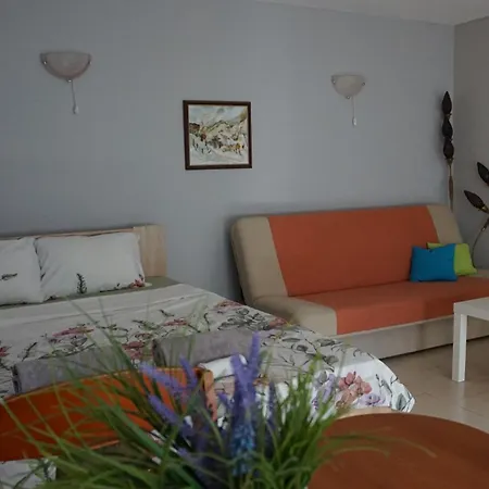 Forest House Ferienhaus Warna