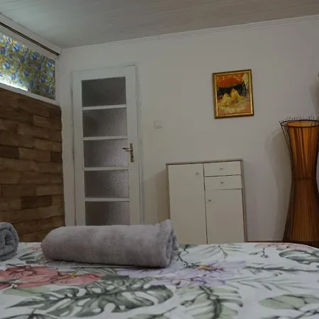 Forest House Ferienhaus Warna